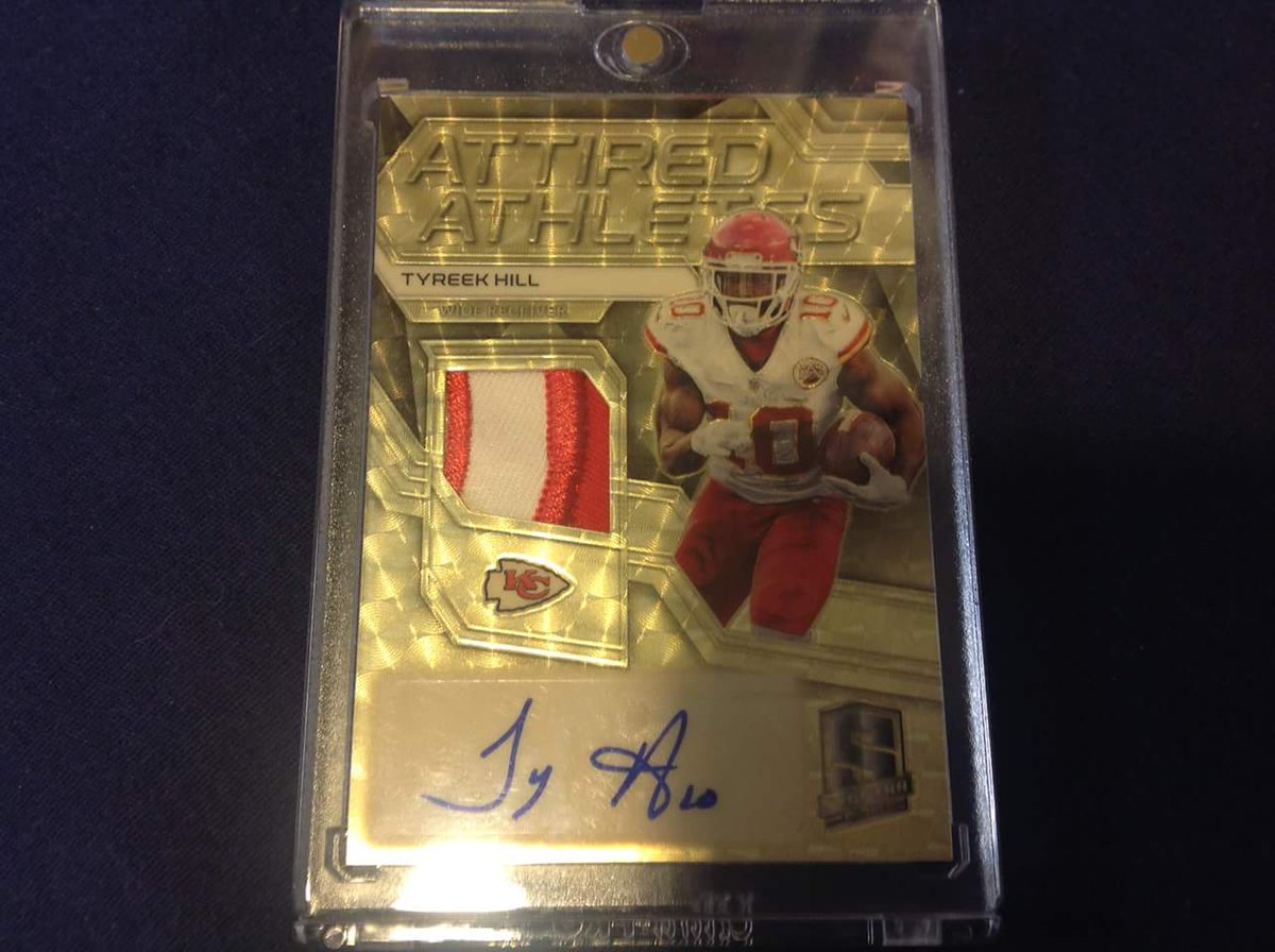 MarleySportsFbk's tweet image. All we do is pull 1/1!
facebook.com/groups/1896659…
@blowoutcards #spectra #pullingfire