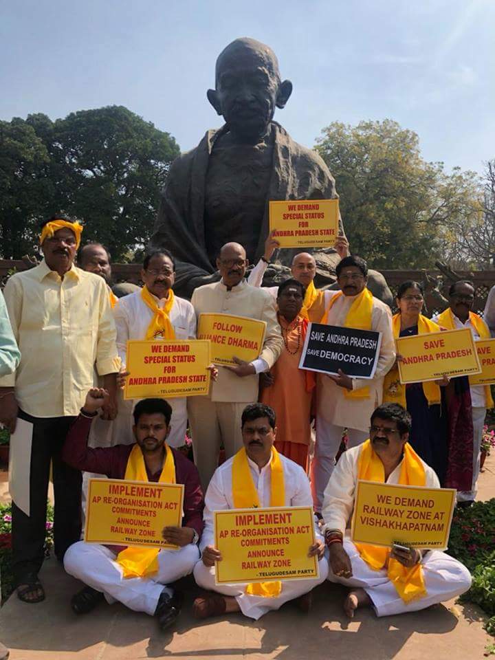 vanusblog's tweet photo. “The promises made during bifurcation must be fulfilled... Special Category Status, Polavaram Project, building Amaravati capital, Railway Zone in Vizag and 15 others as in AP Reorganisation Act. Our protests continue till we #GetOurDue.
#APDemandsJustice 
#BjpCheatedAp https://t.co/2ZOixrTYa6