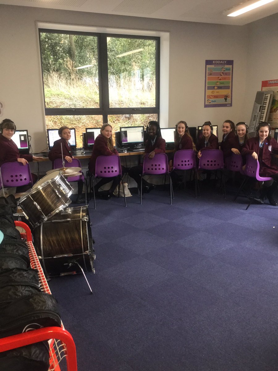 WGSGMusicislife's tweet photo. 7HO1 enjoying their music composition lesson @WilmingtonGSG @WGSGsVoice https://t.co/ZxeKcmn4B7