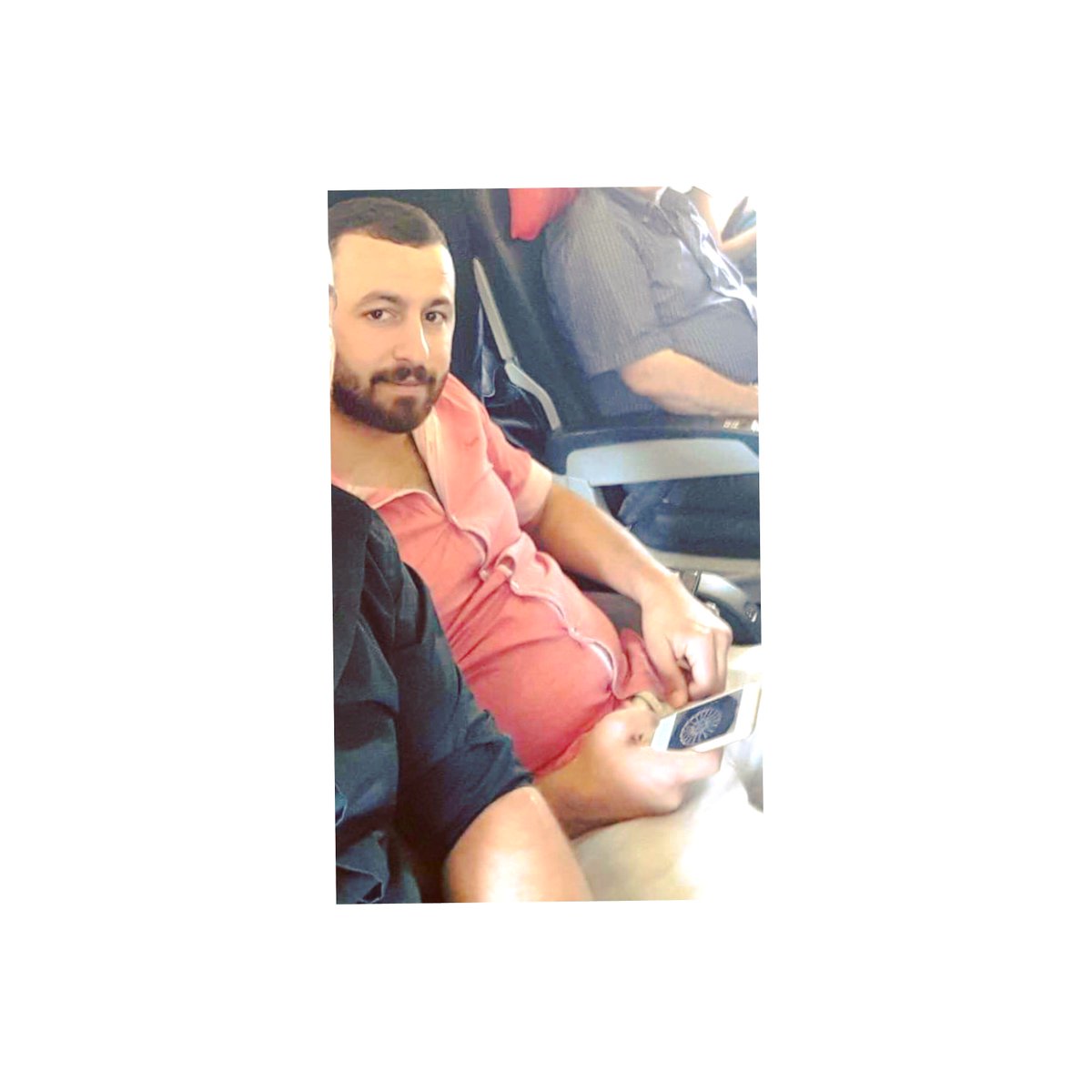 O kadar çok seviyorum ki sürekli gözünün üstünde kaşın var gibi şeyler söyleyip sarılmak istiyorum. Burnunun altında dudağın var sarılayım mı ?🌸