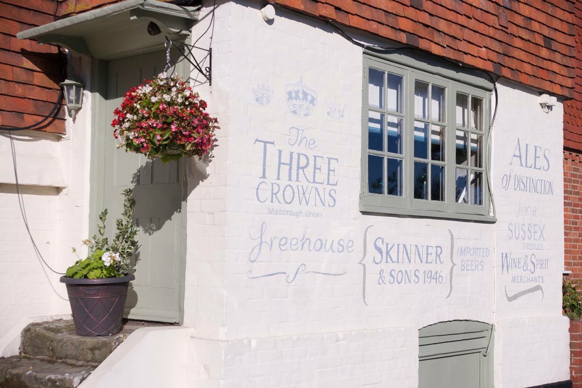 Tonight is Quiz night from 8.30pm, £1pp Quiz night &amp; enjoy a delicious homemade curry for £10. 

You can book your table here > thethreecrownsinn.com/book-a-table/