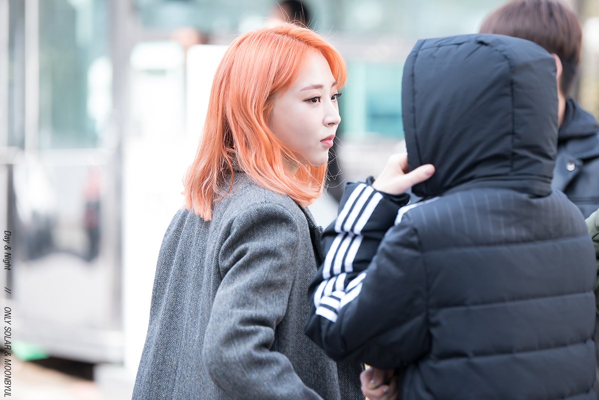 daynight_0619's tweet photo. 180306 유희열의 스케치북 출근길 업로드
#마마무 #문별

>https://t.co/lbKIgmoTfd https://t.co/Iv5soR2Rlo