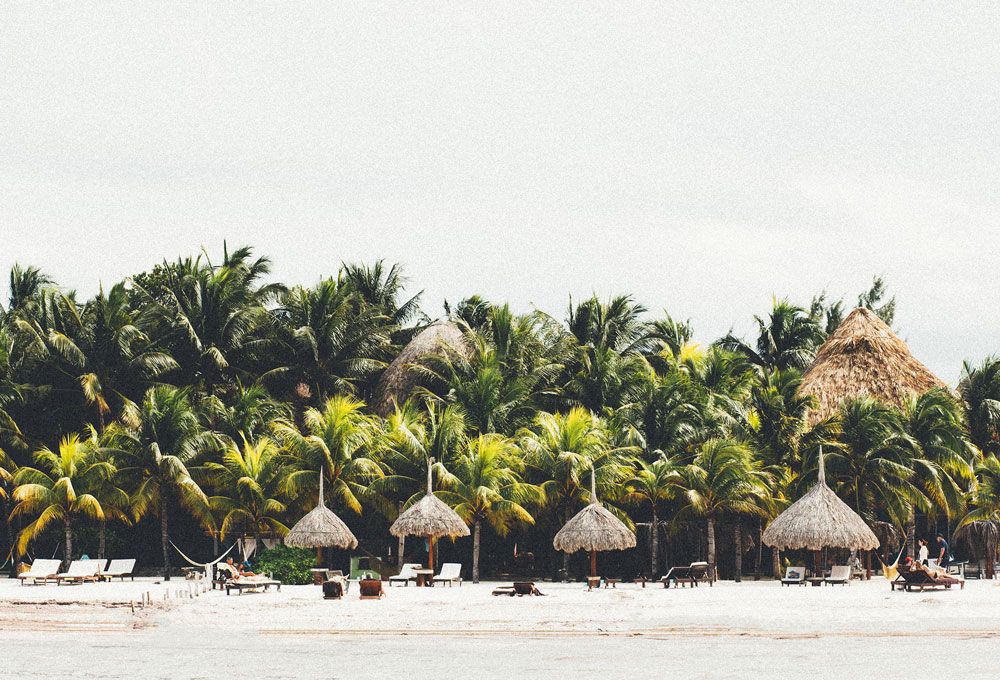 arkansaslife's tweet photo. Four Places To Go And All The Things To Pack: From Isla Holbox in Mexico to Blackberry Farms in Tennessee, we’ve done all the legwork so you can live your best life this spring break. https://t.co/PhlrX6eCja https://t.co/iTdf6FyCRZ