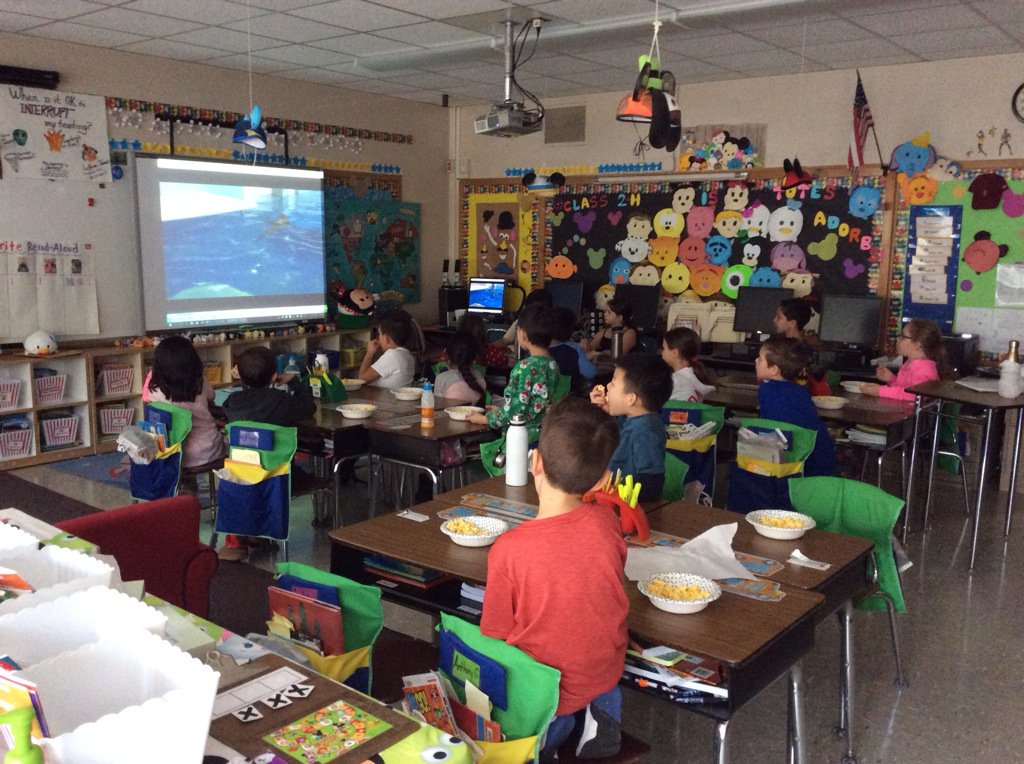 mmhteach's tweet photo. Compliment Party in #class2h! Enjoying Dolphin Tale 2 in comfy PJs with popcorn! @Ivysherman #seamanstrength https://t.co/vhC8jYnATg