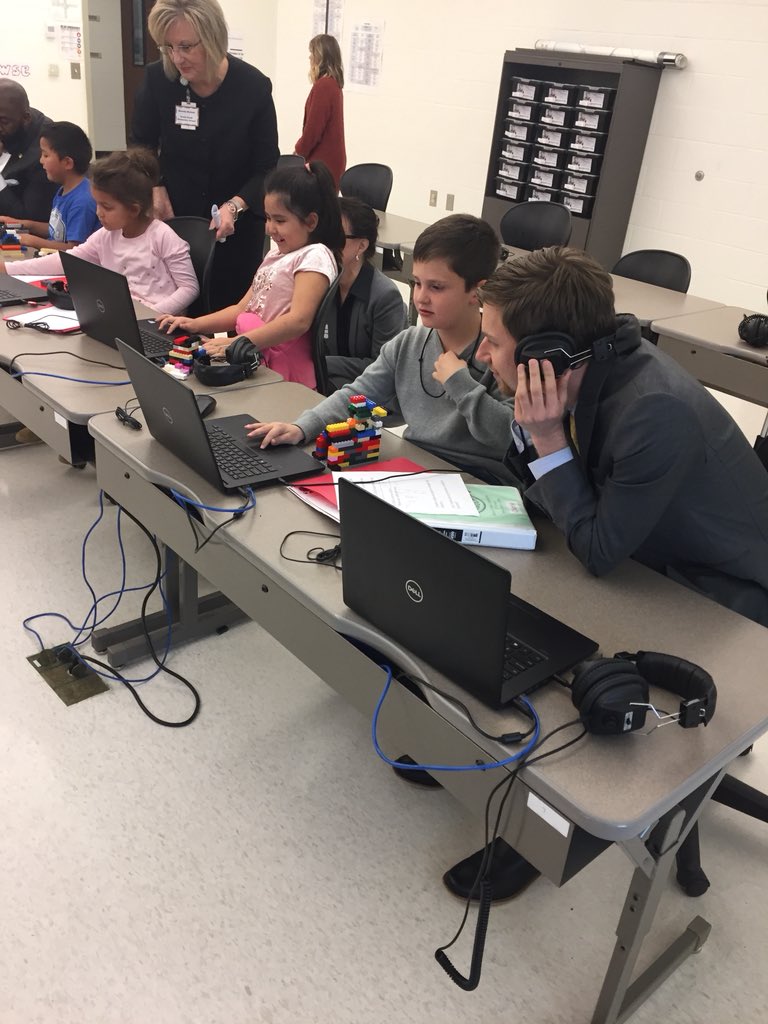 MrsGrayRCE's tweet image. We enjoyed sharing our coding projects with many school leaders in SC and NC today! #CodeToTheFuture #kidsdeserveit #oneRCE #RollingIntoFirst