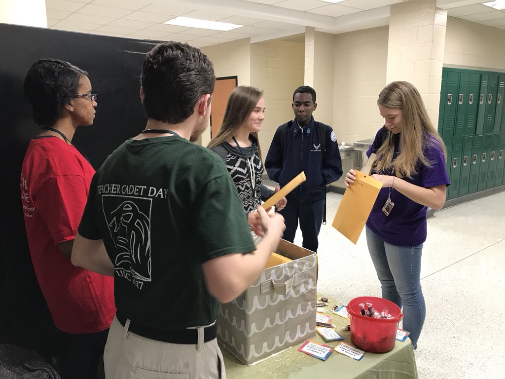 MrsJacksonDFHS's tweet photo. 48 students are wearing smiles today along with “I made it” stickers! Class of 2019 Teacher Cadets. #DFTC19 @dutchforkhigh @dfteachercadets #pridein5 https://t.co/jPOWTIKDGB