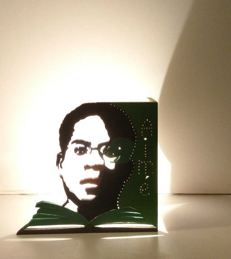 Lampaline59's tweet photo. @Lampaline59 vous propose cette lampe très originale et unique dans son style
Une lampe double décors représentant Aimé Césaire d'un coté et de l'autre des petits monstres.Un luminaire original et surtout unique dans son style 
#luminaire #lampedecorative #lampaline #Creation https://t.co/ifCzgal3Mu