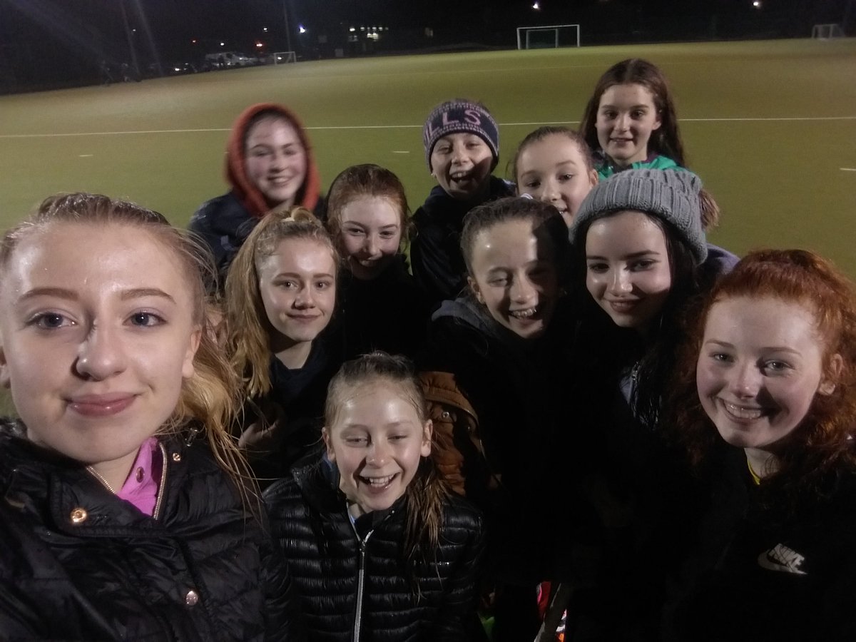 chloejordan2000's tweet photo. Great to see @LlanLlanlhc U13s team growing! Love coaching these girls 💙🏑
#FirstClub #AlwaysRaining https://t.co/ZiO7SrN4MY
