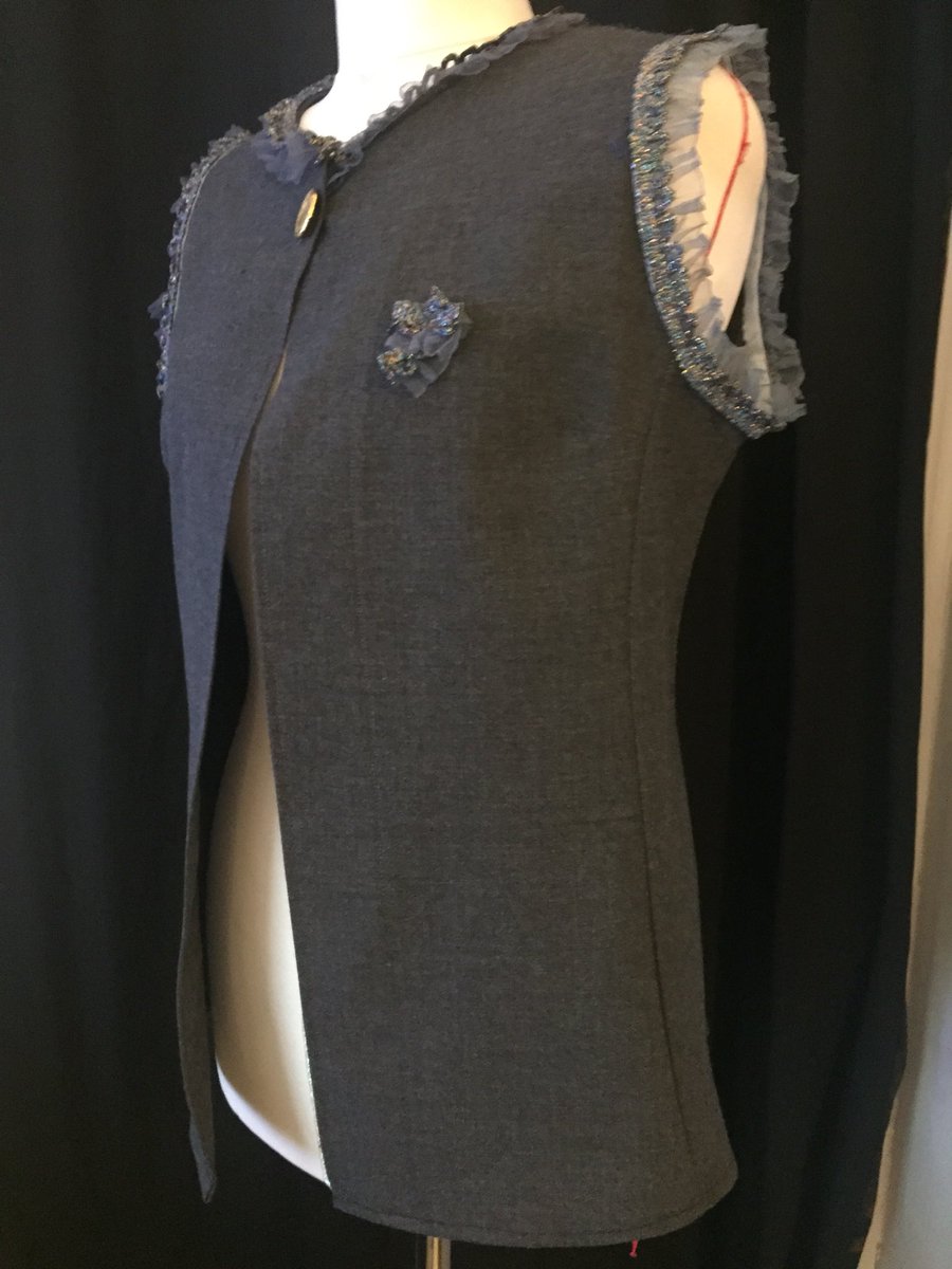 creationspat06's tweet photo. Nouvelles collections veste sans manche fait main #faitmain #MadeinFrance #cannes #collections #createurs #magazine_stars #artisans #cotedazurnow https://t.co/Wqr2V3DUKh