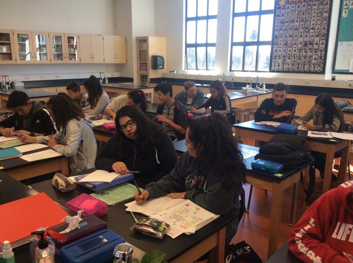hellomsyang's tweet photo. What’s your diagnosis? @ChaffeyHSTigers A&P get a taste of how medical practitioners diagnose patients #roleplayingtolearn #haspi #ngss https://t.co/XWDR5XpezE
