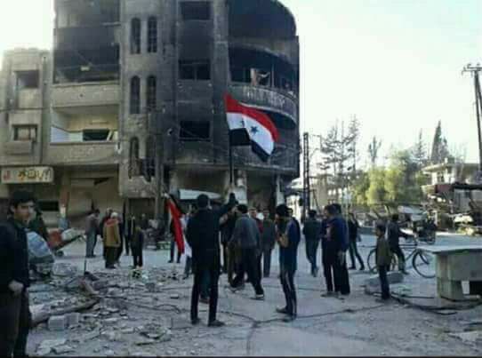 Kasman62's tweet photo. People of “rebels”-held #Hamuriyah village and #Sabqa town in eastern #Ghouta raise flags of #Syrian Arab Republic in support of #SAA. (6 March 2018) https://t.co/lzHJ2He888