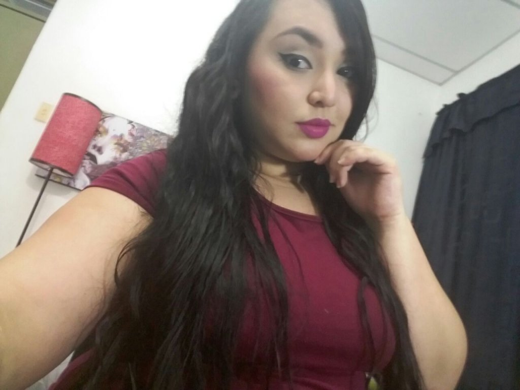 Rosamillam's tweet photo. look at me my hot love @Skyprivate https://t.co/0bGgLbFzYy … @CamGirlPromo   @HugoForeva619 @SkyPrivateUS https://t.co/pY15Pdd7d5