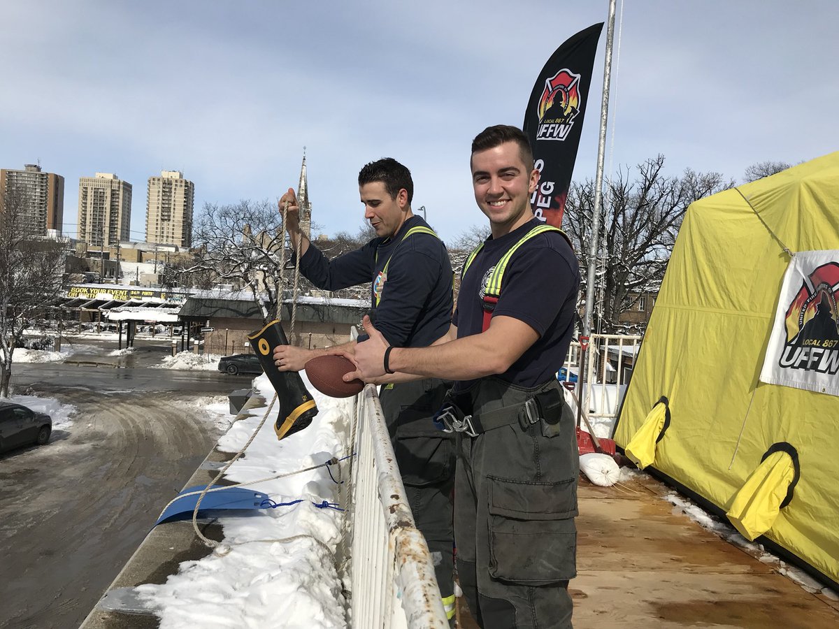 DeviSharmaWpg's tweet photo. Proud to support #RooftopCampout at Osborne Fire Hall. Sharing hot indian food to keep campers warm! Funds supporting important cause @MD_Canada!                @wpgfirefighter @UFFW867 @ChadSwayze @ericdyck https://t.co/4Q1QFoxgQB