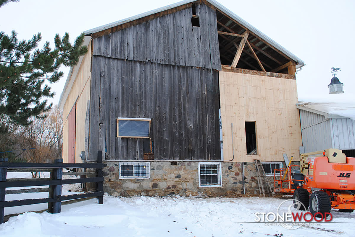 StonewoodMgmt's tweet photo. Breathing new life into an old bank barn, while still preserving its uniqueness. 
#bankbarns #barnrenovation #barnstyle #barnbuilders #barndesign #horsebarndesign #horsebarns #barns #dreambarn #dreamstable #horses #equestrian #equine #construction #horsebarn #stables https://t.co/cDFZ45BIH9