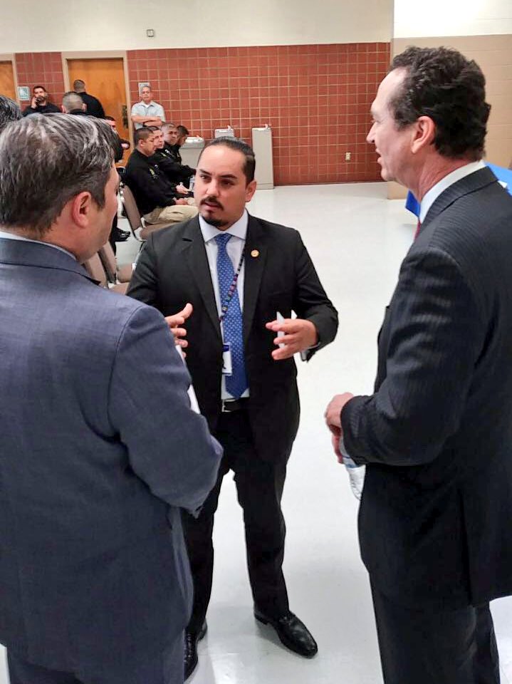 consgtdelrio's tweet photo. Por invitación del Cónsul General de @USAenEspanol en #NuevoLaredo, Tamaulipas, @USAConNVL #PhillipLinderman, participamos junto al @ConsulMexDelRio @carlobrador en la Ceremonia de Inauguración del Taller Binacional sobre Estrategias de Seguridad Fronteriza #ProtecciónConsularGt https://t.co/wdDjuloE5q