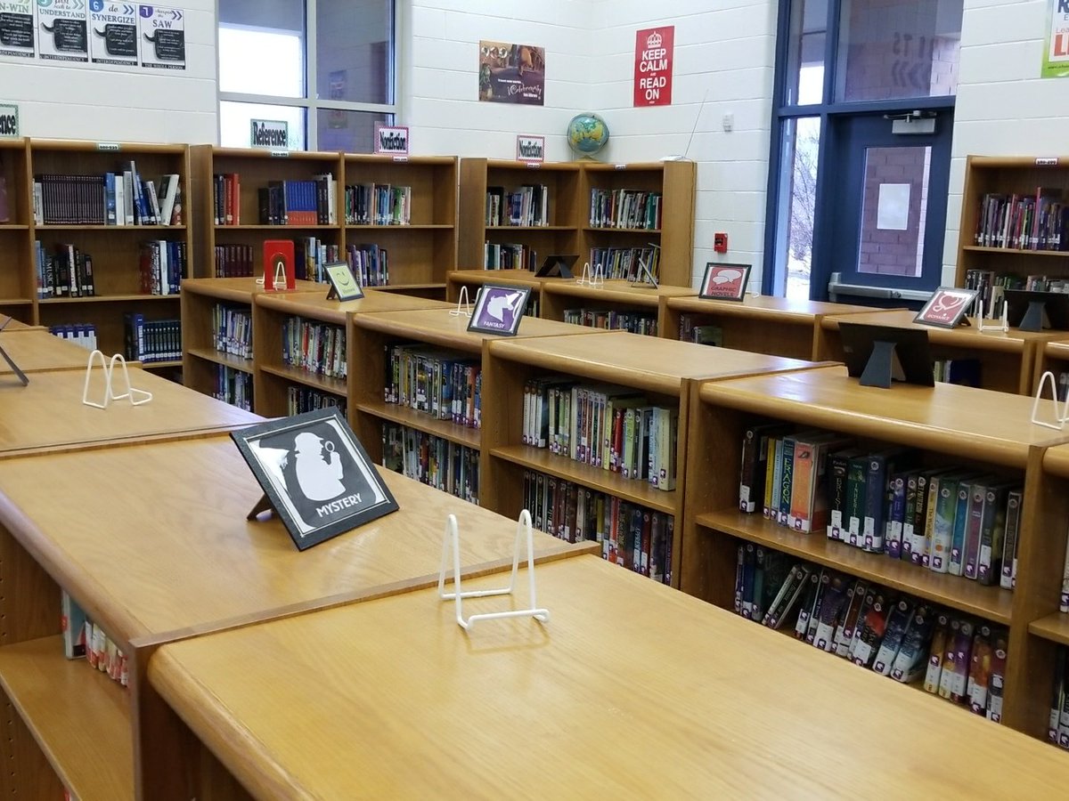 RRMSread's tweet photo. Transitioning from media center to learning commons in 180 days is nearly complete. #mctolc180days #makerspace #genrify #collabworkstations #2185pride #workingonlearning https://t.co/rULx1HoLhG