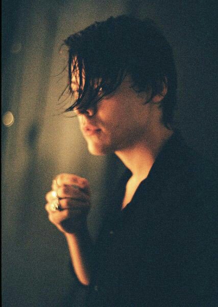 Buenos días, asquerosos humanos. 
¿Dónde mierda están mis súbditos?