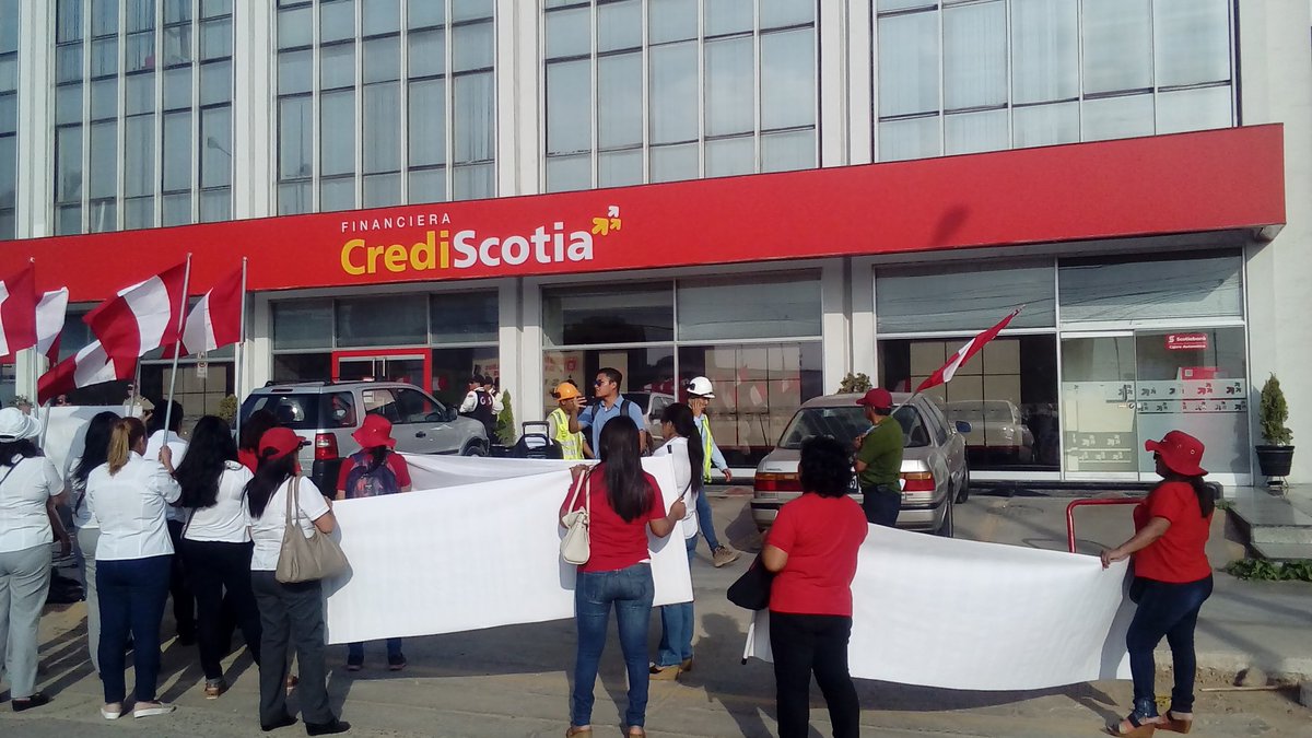 Pedro96850381's tweet photo. Trabajador@s de empresas canadiense en el Perú en pie de lucha en contra de los derechos laborales. https://t.co/aUjBp2hqn0