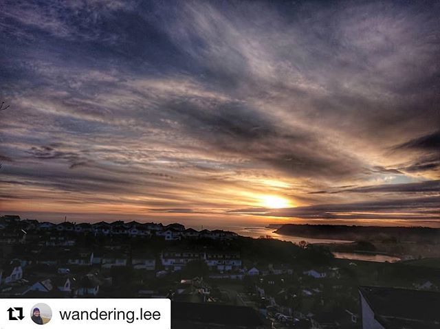 Next up for our #glimpse theme today is this gorgeous view looking out towards Berry Head from @wandering.lee on his commute to work this morning - just look at that sky - fab! ift.tt/2oMzzBh