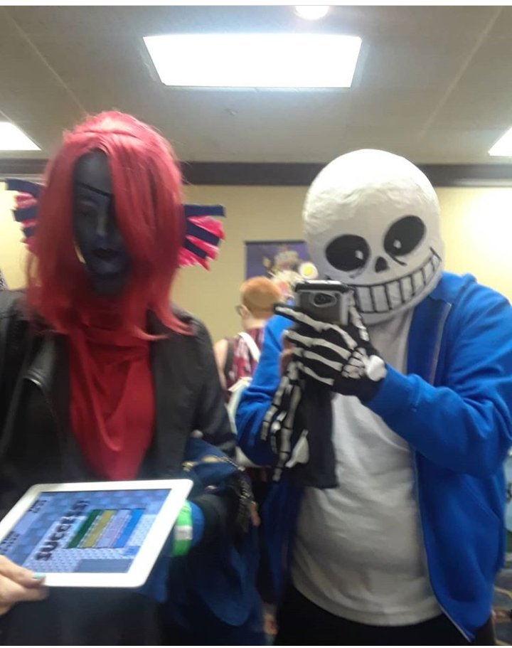 Repro_LLC's tweet photo. These stunning #cosplayers of #Undyne and #Sans from #Undertale filled us with #Determination when they came by at #LouisvilleArcadeExpo to check out our game. https://t.co/7Moksy2IyJ