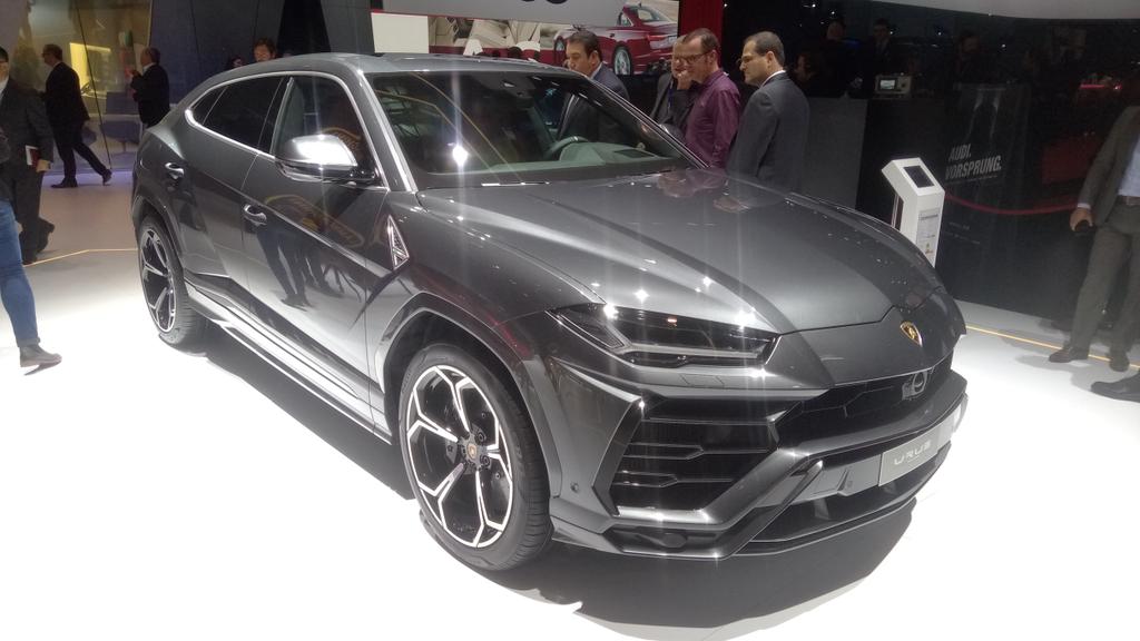 devos_alain's tweet image. #GimsSwiss2018. Een grijze of een gele #Lamborghini Urus, dan moet je toch niet twijfelen. @Autowereld_be