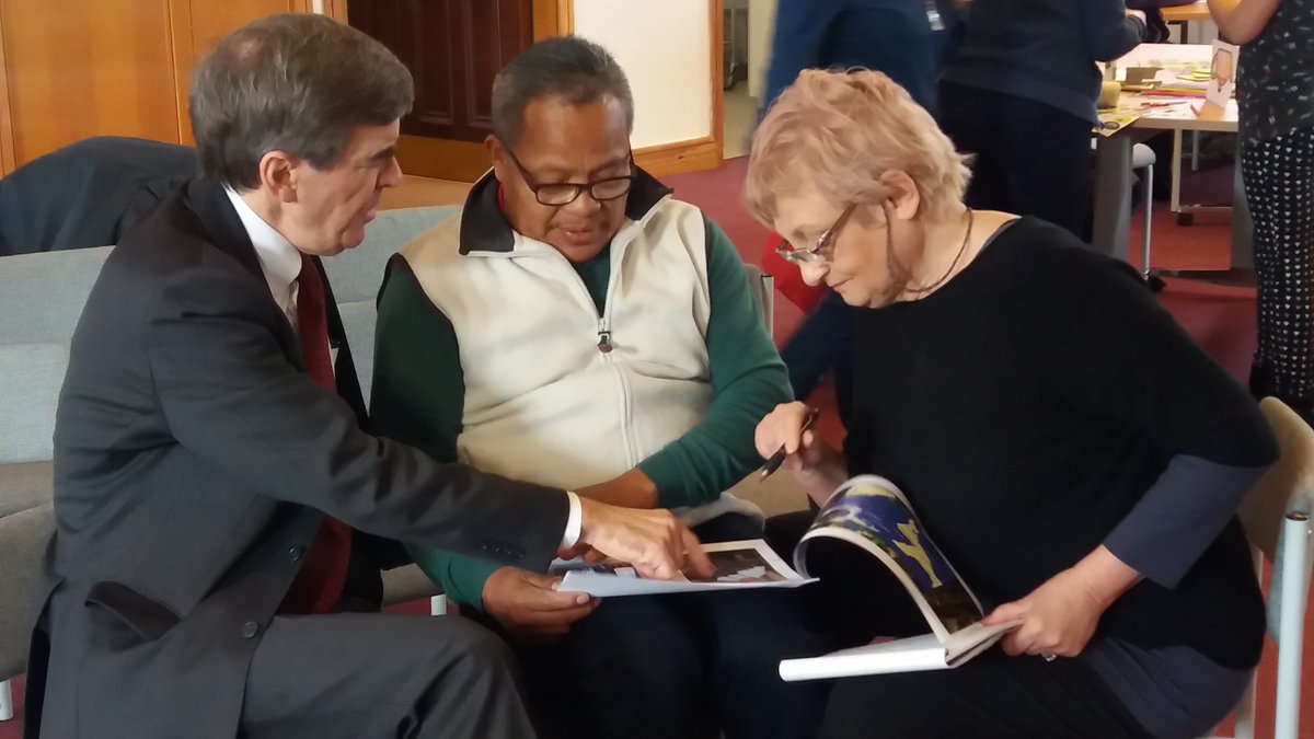 #Macclesfield held a #FairtradeFortnight coffee morning attended by our visiting farmer, Marcial Quintero from Panama. Marcial talked about his work on the Coobana banana farm with supporters and MP <a href="/DavidRutley/">David Rutley</a>!