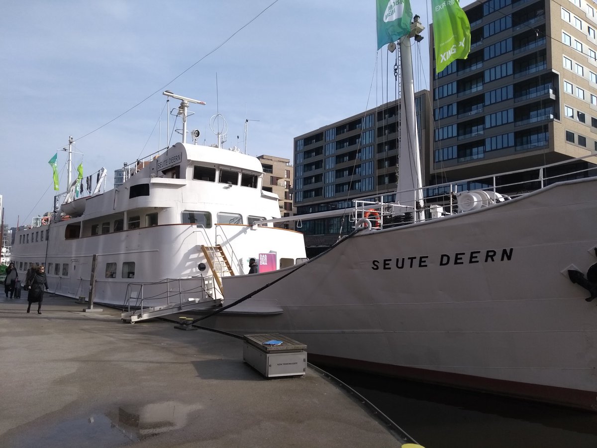 ja_der_eben's tweet photo. Was ist denn schon die #Elbphilharmonie. Unser Boot #msseutedeern ist ja wohl der Hammer..... #nwx18 #megalocation #dna #dasneuearbeiten #alohadna https://t.co/W2H3RSOSLc
