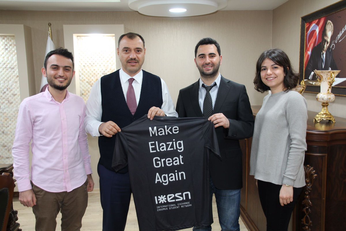 ERASMUS Öğrenci Kulübü Başkanı Ozan Altunay ve kulüp üyeleri, Valimiz Sayın Çetin Oktay Kaldırım’ı makamında ziyaret etti ve kulüp faaliyetleri hakkında bilgi verdi.

<a href="/valicetinoktay/">Çetin Oktay Kaldırım</a>