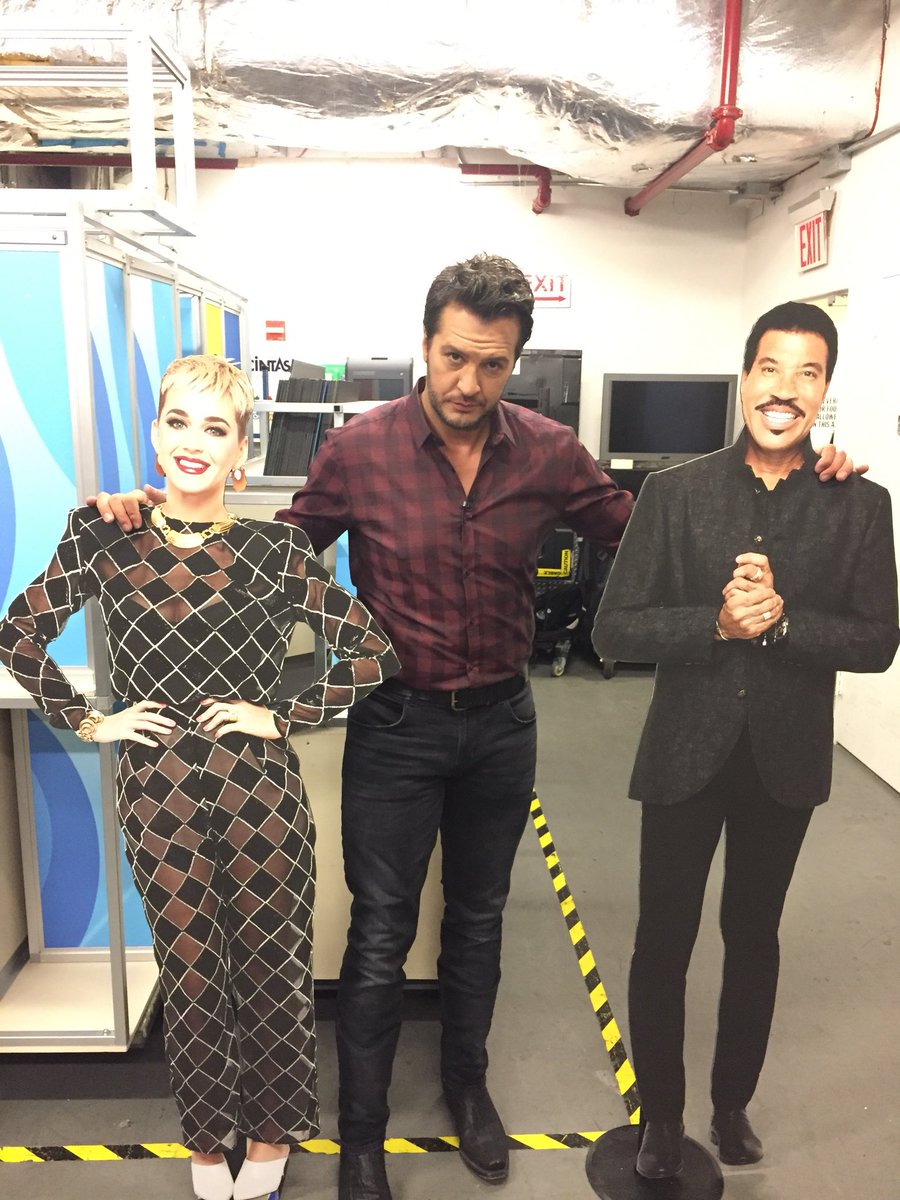 lukebryan's tweet photo. Glad y’all could join me this morning. #americanidol #GMA @katyperry @LionelRichie https://t.co/xXkeXsC9lv