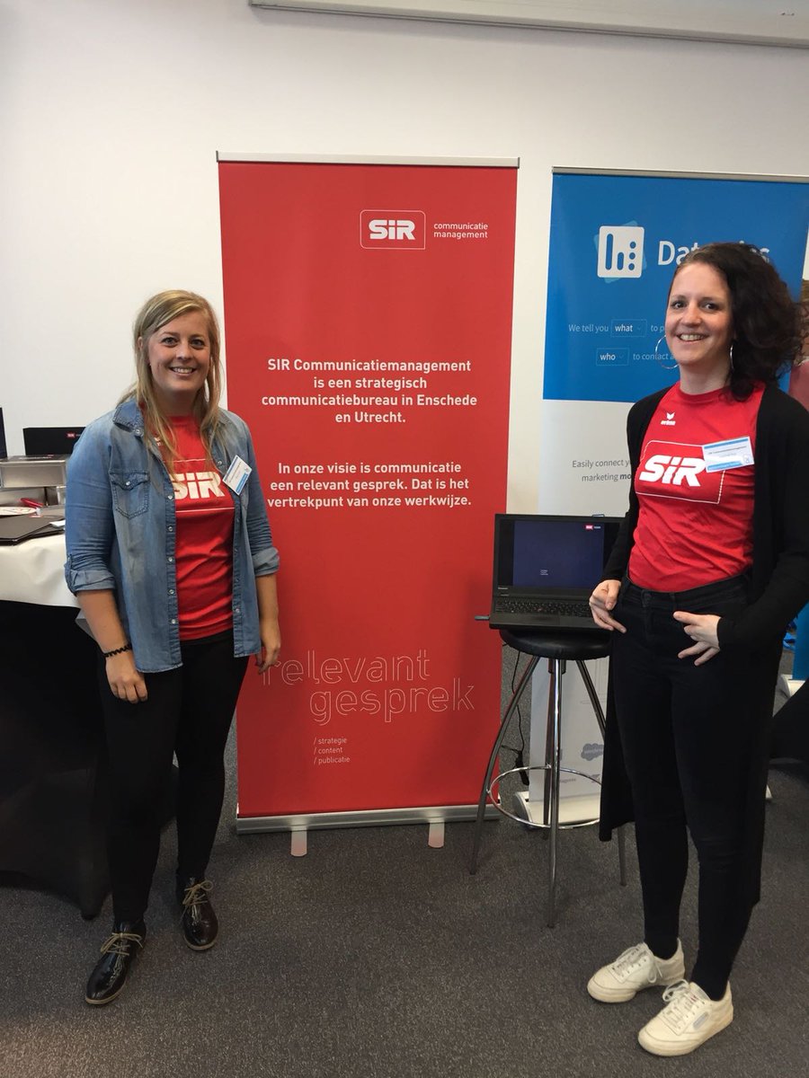 SIRcommunicatie's tweet photo. Vandaag staan Ingrid en Marijn op de bedrijvenbeurs van de @UTwente, hier kunnen studenten kennis maken met SIR en andere bedrijven. #communicatie #stage #mogelijkheden https://t.co/DvtnoCCb6S