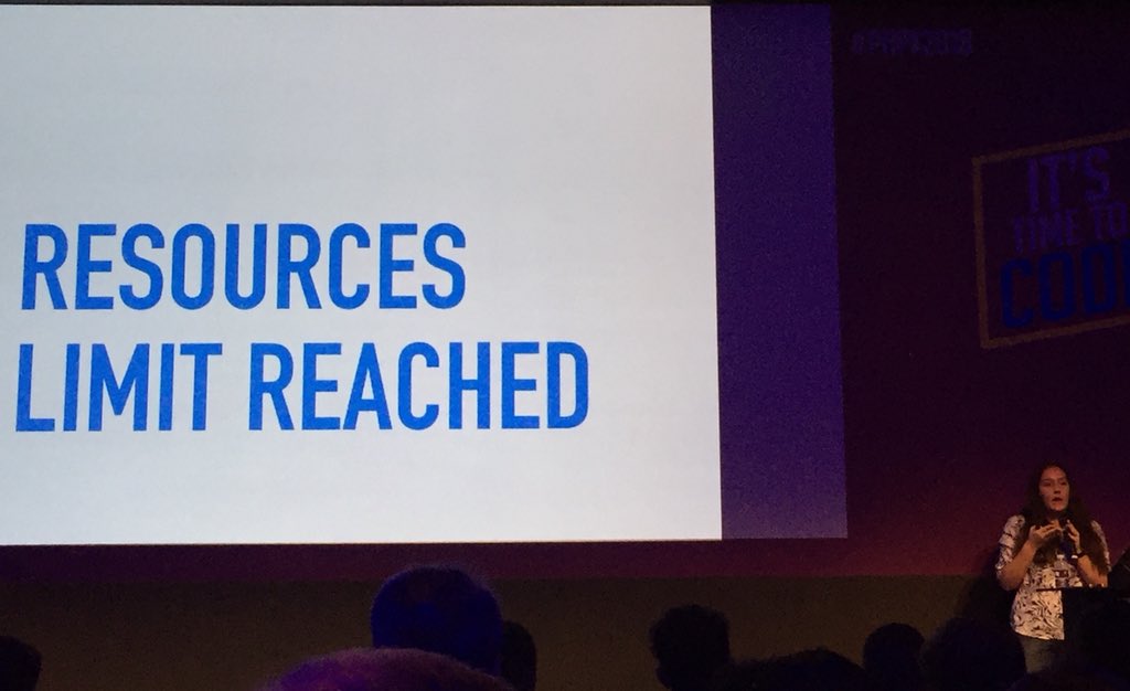 robinson_rso's tweet image. Desafios na nuvem! 😬😳 Carolina Campos passando várias dicas sobre Arquitetura #Serverless 👍 #AWS #PHPx2018