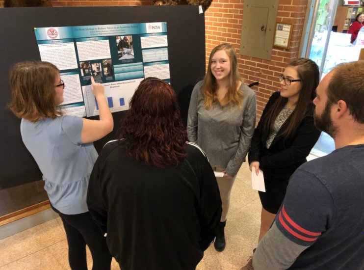 Karleigh_7's tweet photo. BI research presentation from yesterday at Earlham. #RHSBMS https://t.co/WFIgnncKdx