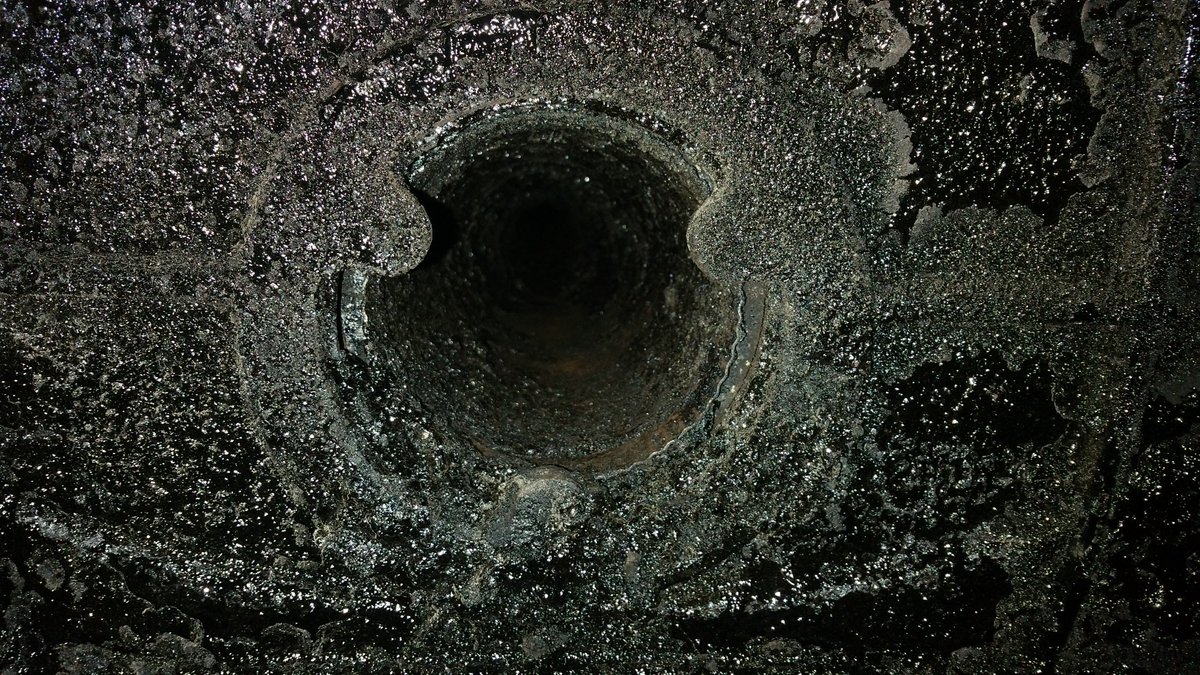 Landyvent's tweet image. Great result from a recent Creaway application by @severnsweeps 

Clean as a whistle!
Find you local engineer here: landyvent.co.uk/saver-system-d…

#eldfast #openfire #chimneylining #livingthedream #fireplace #fire #chimney #keepthefireburning #ceramiclining #fireproof #permanent