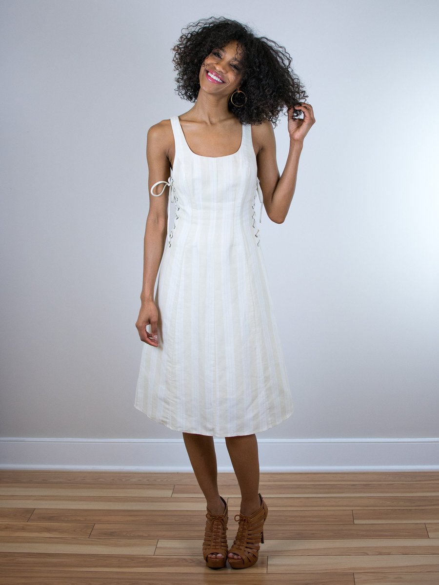 mission_edit's tweet photo. Smiles just happen when you have the Elena dress on. It's just that simple. https://t.co/9Xtdg6vjCh #missionedit #dress #springlook #springdress #smiles #fashion #style #onlineshopping https://t.co/EEyuHzaYOC