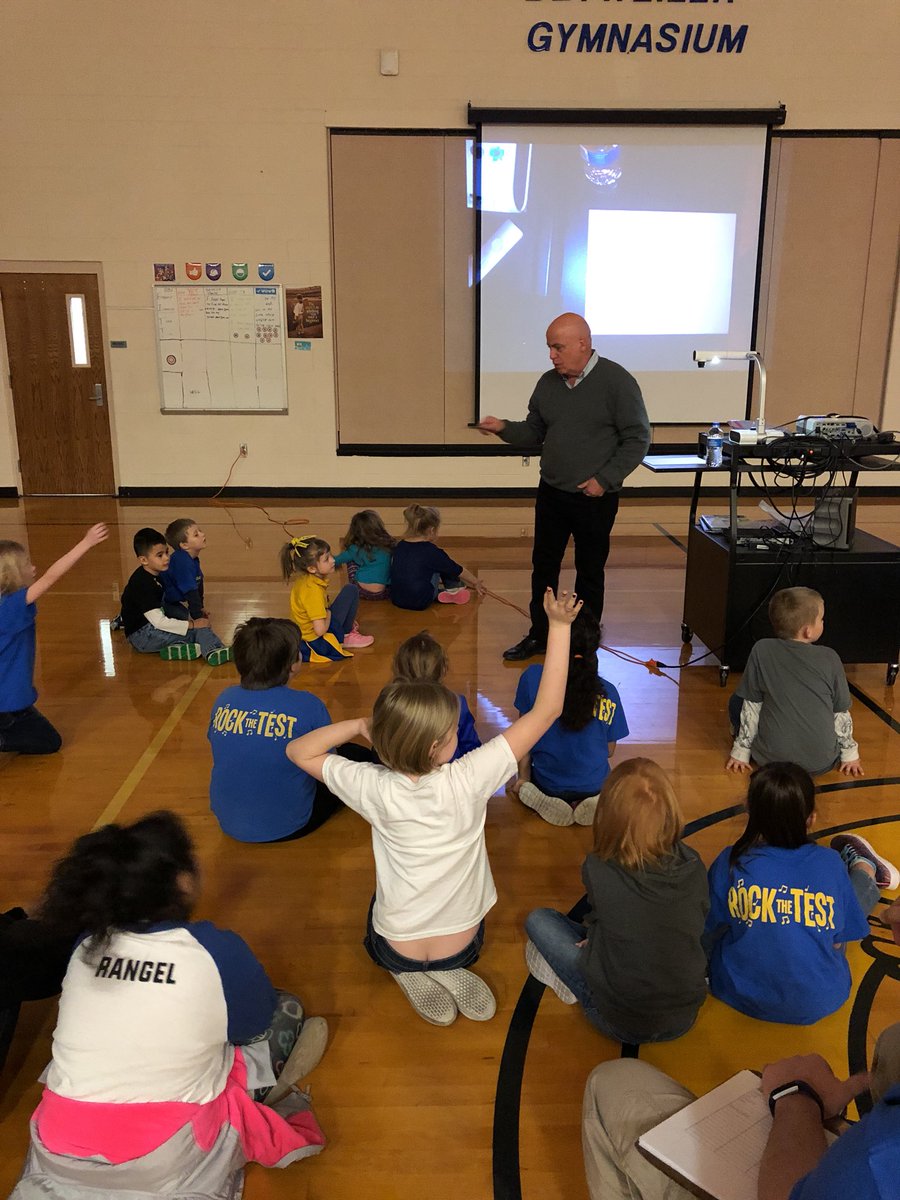 Watching this author LIVE today <a href="/GINW_Chapman/">Chapman School</a>!