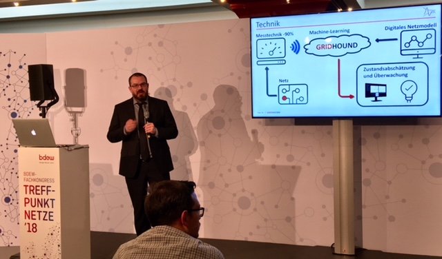 gridhound's tweet photo. Vortrag von @ArturLoewen über die #Netzzustandsabschätzung und #Sensitivitätsanalyse im #Verteilnetz von #Gridhound @bdew_ev https://t.co/fcq0EkTKOz