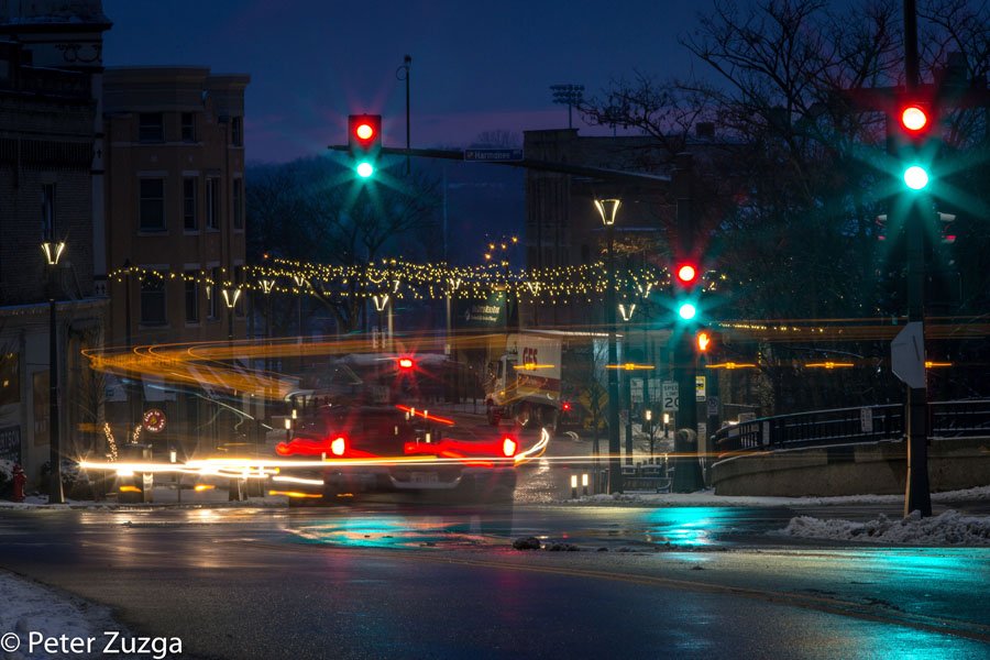 PeterZuzga's tweet photo. Morning lights in and above @TosaVillage of @WauwatosaWI today. #Wauwatosa #LoveTosa #tosavillage #morning #Traffic #commute #trafficlights #steetlights #photography #streetphotography #longexposure https://t.co/askAO60les