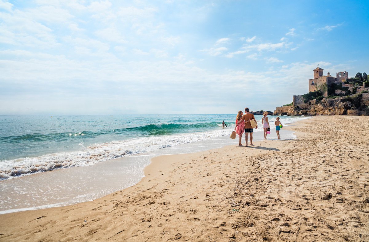 4 #campings a pie de playa para disfrutar de unas vacaciones de  #SemanaSanta2018 inolvidables 👉 bit.ly/2I9poie vía: <a href="/guiadelocio/">Guía</a>