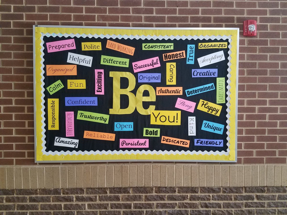 BgtaylorKim's tweet photo. Shout Out to Ms. Burkeen for sprucing up 7 Silver hallway with an awesome bulletin board. #7Silver. @SouthWarrenMS https://t.co/VPJlxuiW88