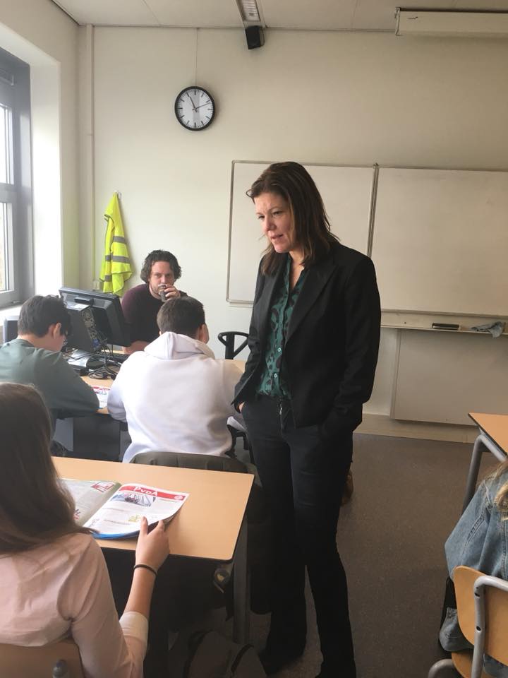 JCLochem's tweet image. Vandaag hebben wij met de klassen van het Staring College de stellingen opgehaald voor het Jongerendebat voor 15 maart #lochemkiest