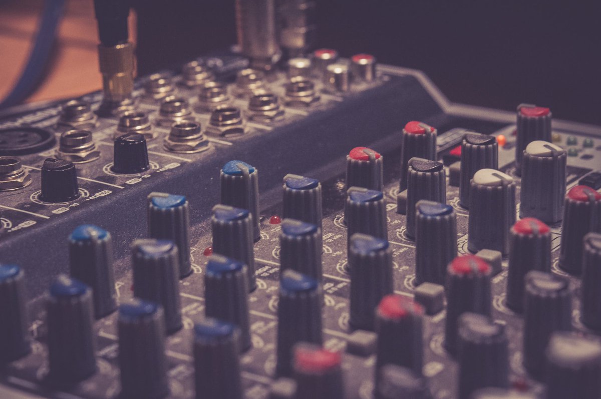beverly_drive's tweet photo. What better #TransformationTuesday than to turn your home recordings into professional, great sounding mixes? We'd love to help get your music to the next level with our #mixing &amp; #mastering services! Singles mixed &amp; mastered for $60 or less!

Book Now! → https://t.co/mP1melLkep https://t.co/VApxa88N6W