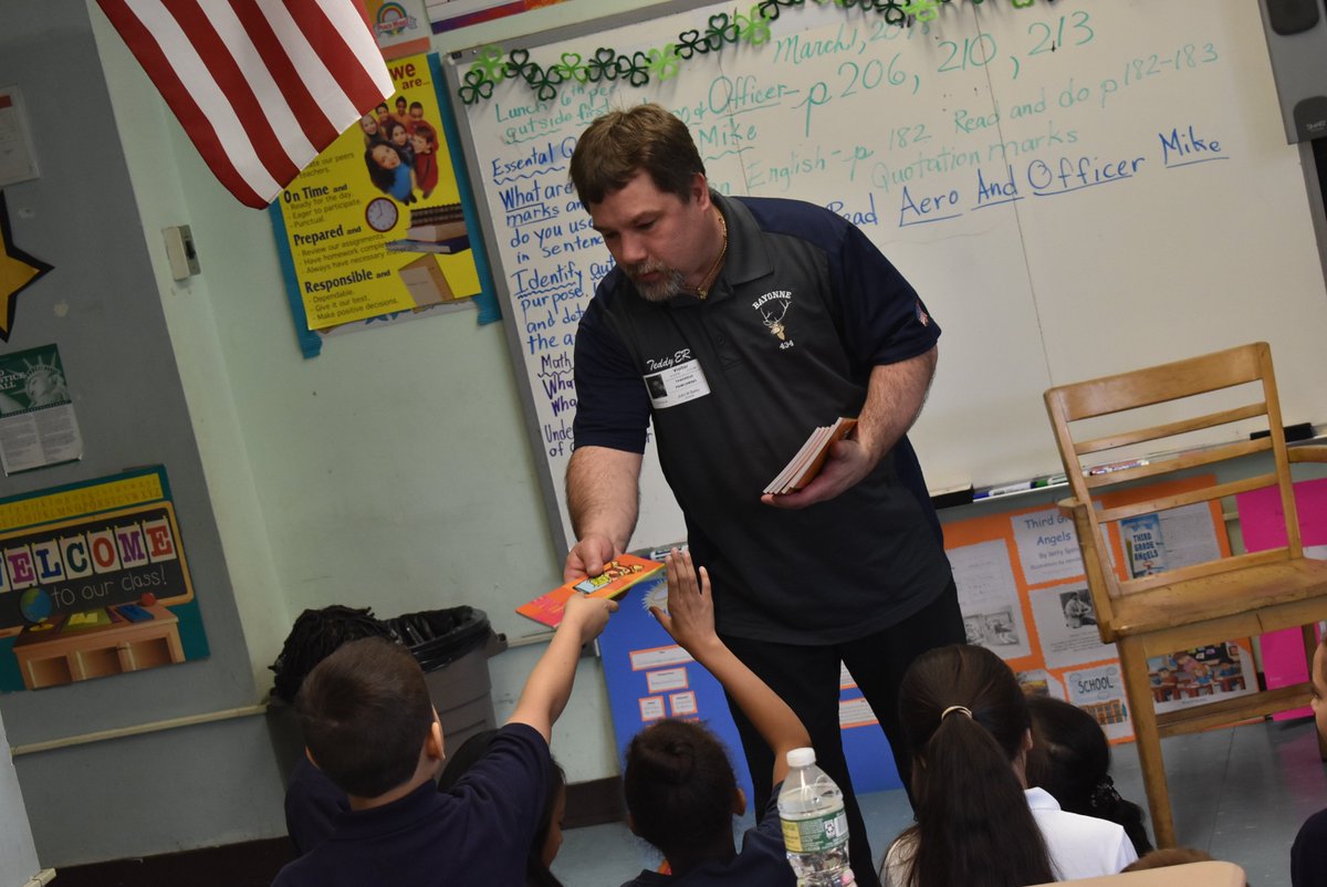 JMBCS_Eagles12's tweet photo. Each third grade student throughout #Bayonne received a copy of Freckle Juice by @JudyBlume. Thank you to the Bayonne Elks Lodge 434 for allowing us to be a part of this special tribute. #JMBCS #ReadersMakeLeaders #BBOED📚💕🦅🇺🇸 https://t.co/hTkoHxhJs6