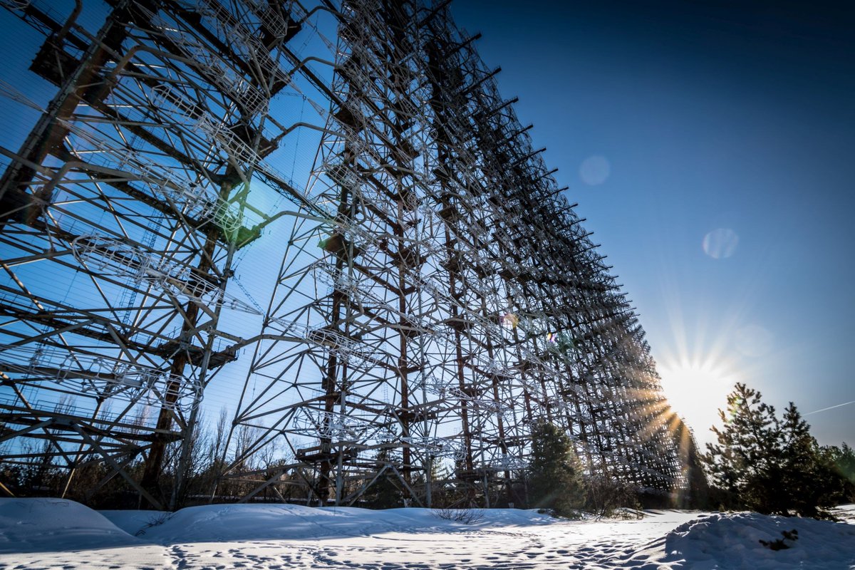 ChernobylVR's tweet photo. The Duga radar is in a very bad condition. No wonder it discourages many daredevils who try to climb on it illegally.
Did you know that there were active elevators after the disaster? The trip to the top, with great view of the current exclusion zone could've taken only a moment. https://t.co/jVxNGkTnqU