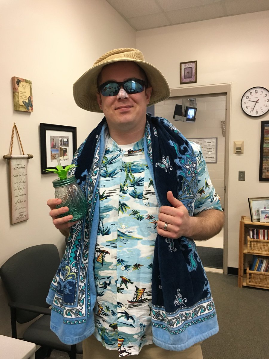 StElizabethOCSB's tweet photo. Itโs still Spirit Week for @ShepsGoodHope and @OttawaFoodBank! Today is Beach Day! #StElizCath #JustNeedSun https://t.co/XP6UFzrREo