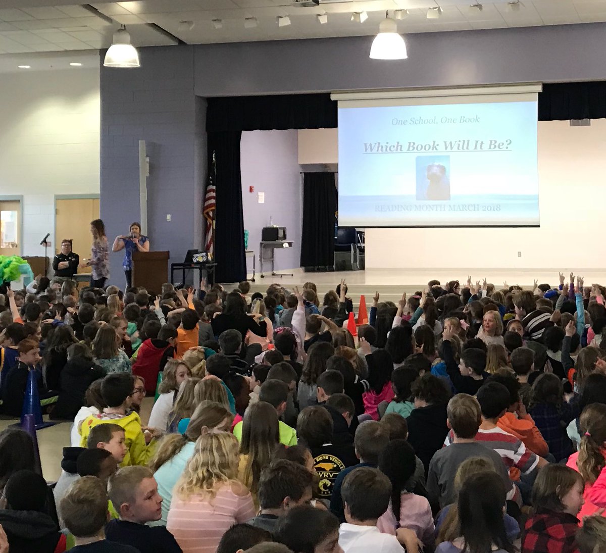 southard_ali's tweet image. The anticipation at our big reveal! 📖📚 #onebookoneschool #readingmonth #pcpsfres