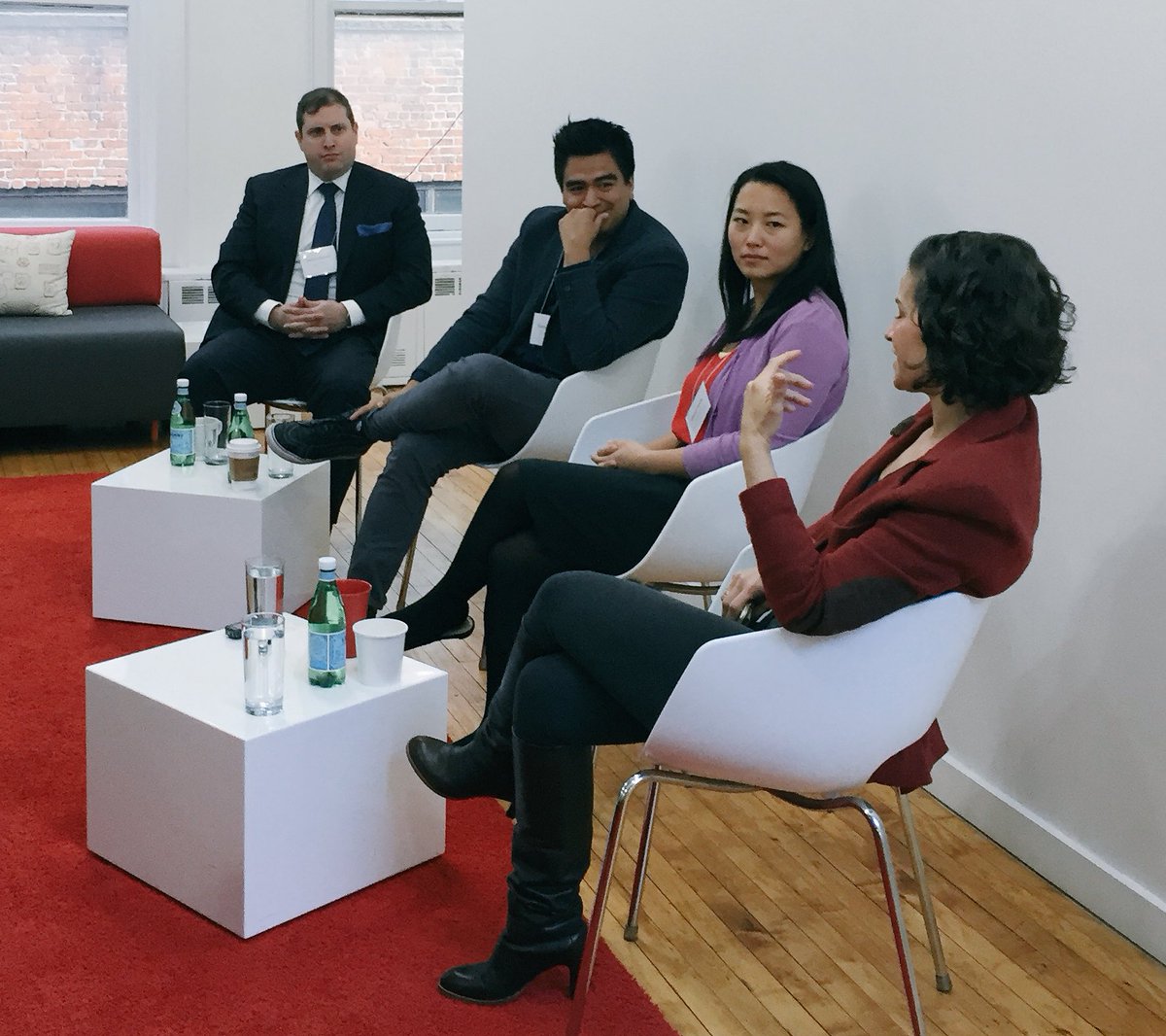 JannaDG's tweet image. The promise of non traditional data in health abounds: Voice to diagnose Parkinson’s, breath to identify lung cancer, and GPS data to manage bipolar disease. @crodarte #labsession #OpenDataWeek