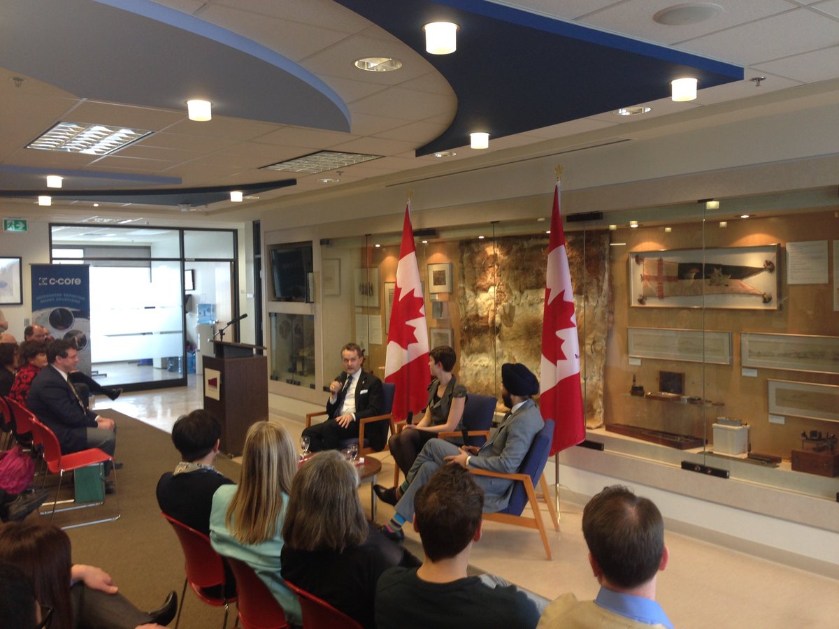 MemorialU's tweet photo. .@SeamusORegan discussing #CdnInnovation with @MemorialU's #BantingFellow @maddymant and @NavdeepSBains at C-CORE this morning on the St. John's campus. @ISED_CA https://t.co/fJeZgtRv18