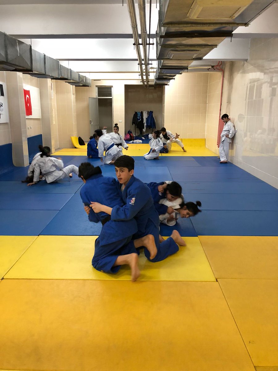 GSB_Bitlis's tweet photo. #JODU: Çocuklarımız nerede bizde ordayız..
   
#JUDO   #Azim   #MUCADELE 

YER:  Tatvan tuğ i.ö.o Antrenman  salonu Grup gençler yıldızlar. 

'Her yaş grubuna yönelik antrenmanlarımız kayıtlarımız devam ediyor.

@farukozcelikgsb
@mehbaykan
@shuysuz @Bilal_elk https://t.co/5ToLG2eAwQ