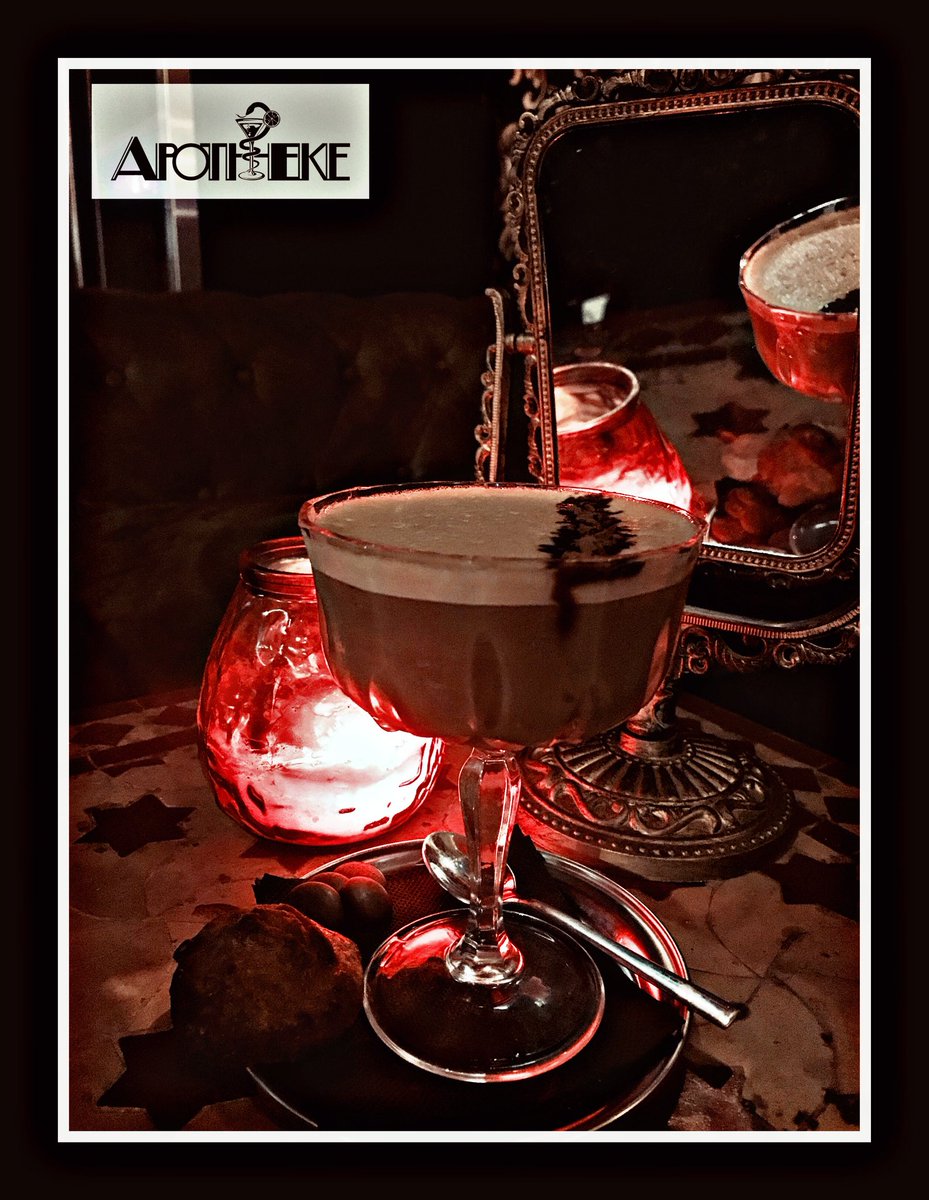 apothekevlc's tweet photo. Prueba nuestro #espressomartini ideal para la sobremesa ❤️🔝 https://t.co/yaQJFeZ3mP