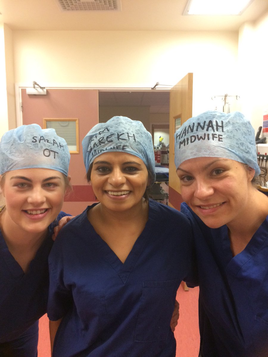 HannahRimmer17's tweet photo. #team maternity SGU 
#theatrecapchallenge 
👍🏻👭👭💙 @LancsHospitals https://t.co/5FfxRt4bgE
